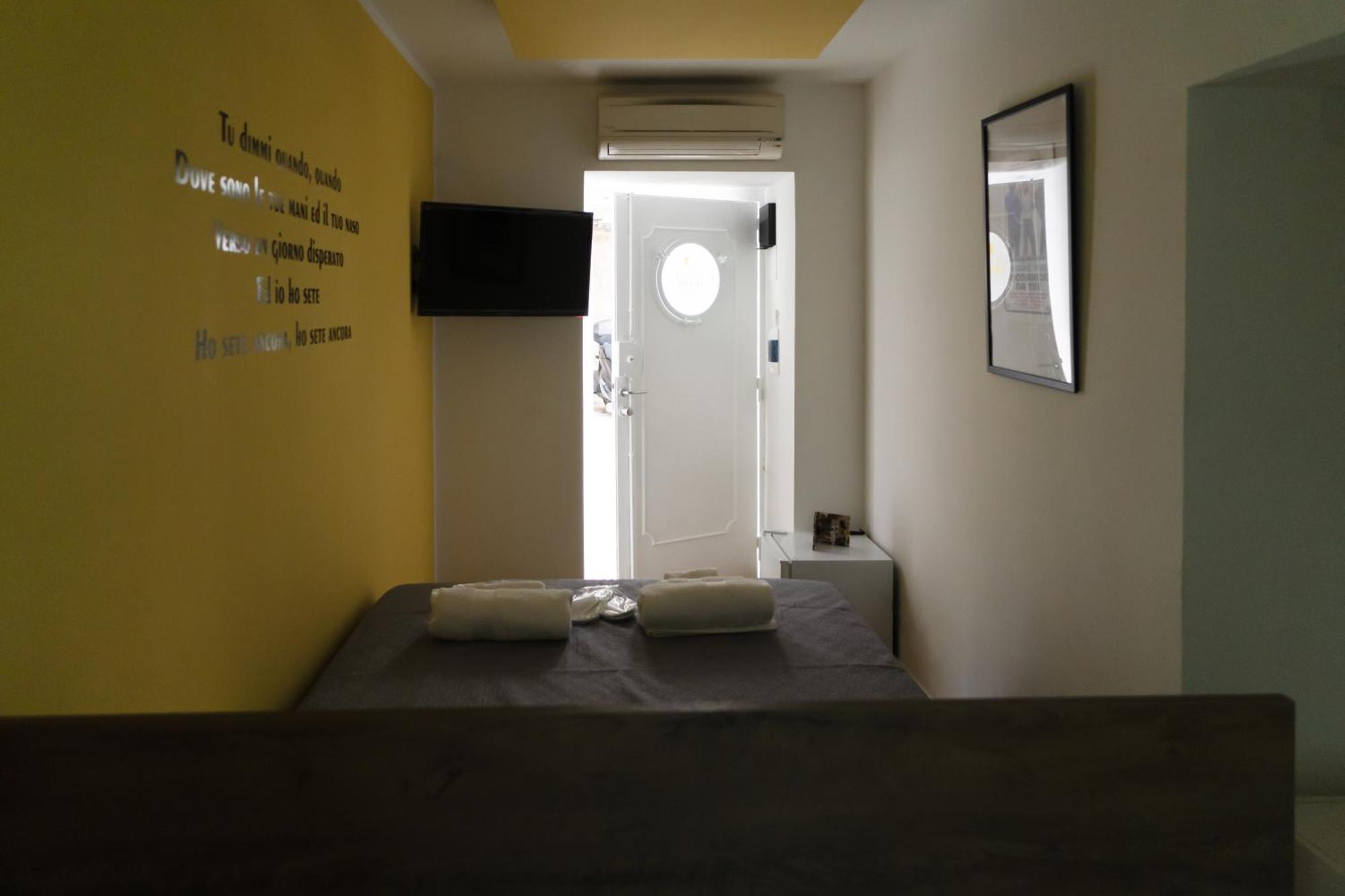 Yes I Know My Room - Mini Room Martiri Naples Exterior photo